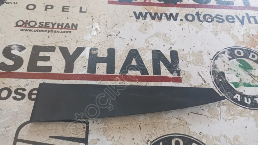 181336L Audi A4 2014 bagaj stop üst kaplaması sol