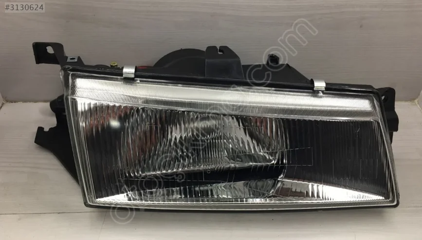 1992-1994 Hyundai Excel Sağ Ön Farı - Oto Çıkma Parçaları