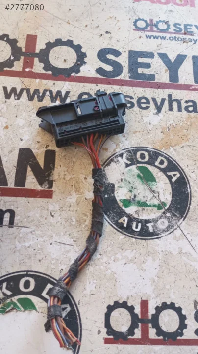 1K0937722 Jetta 2012 ön sağ kapı tesisat soketi yuvası