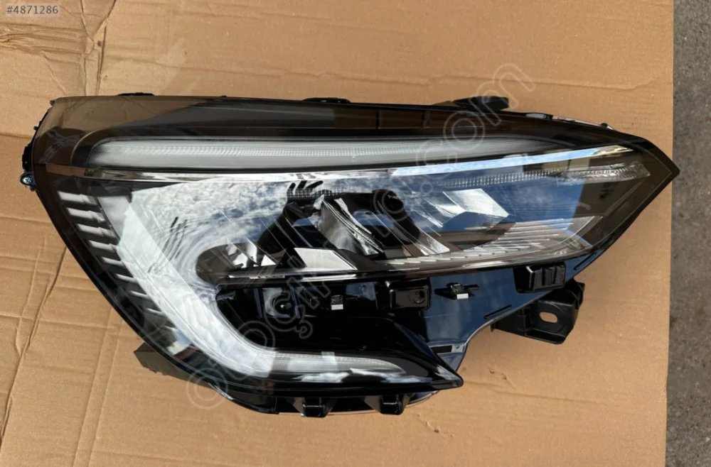 2021-2024 Renault Clio 5 1.0 Icon Paket Sağ Far Ledli Motorlu