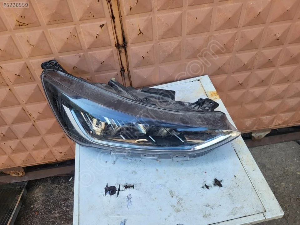 2023-2026 Ford Focus 4.5 5 Sağ Far