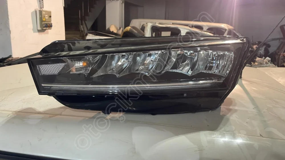 2023 Octavia çıkma 5e4941015 sol far