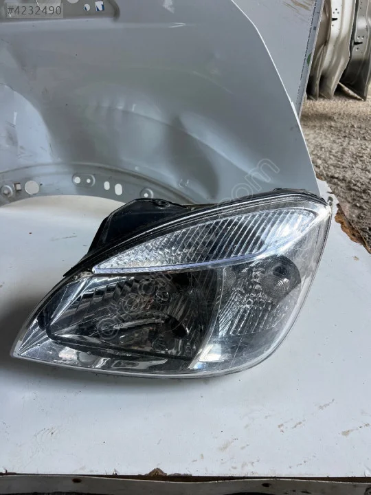 2025 Kia Rio  Beyaz Sol Ön Far