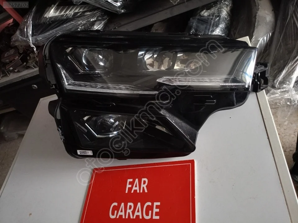 2026 Skoda Karoq Sağ Far