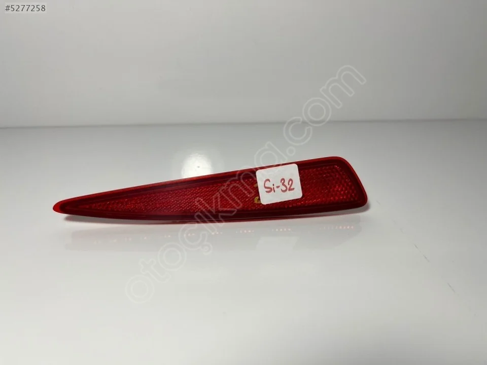 2026 Toyota Auris Sol Reflektör