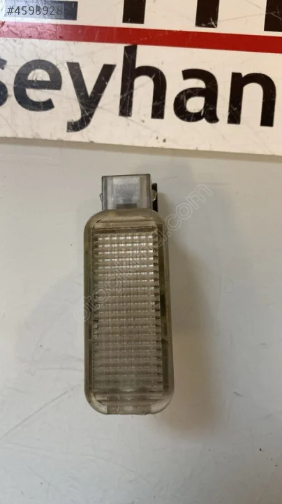 3B0947415B volkswagen passat b5 sol arka kapı alt lambası