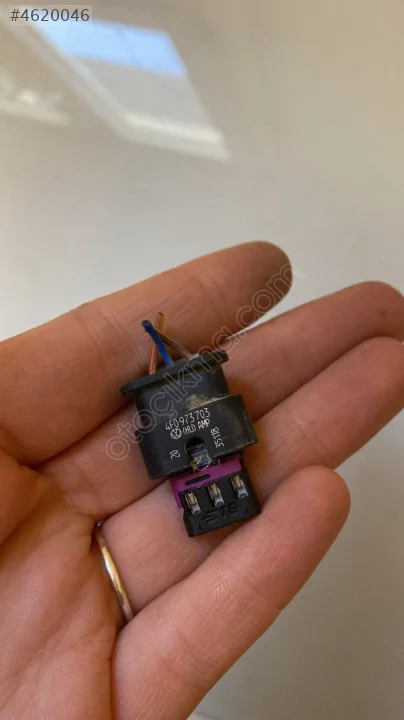 4F0973703 Volkswagen Passat B8 park sensörü tesisatı soketi