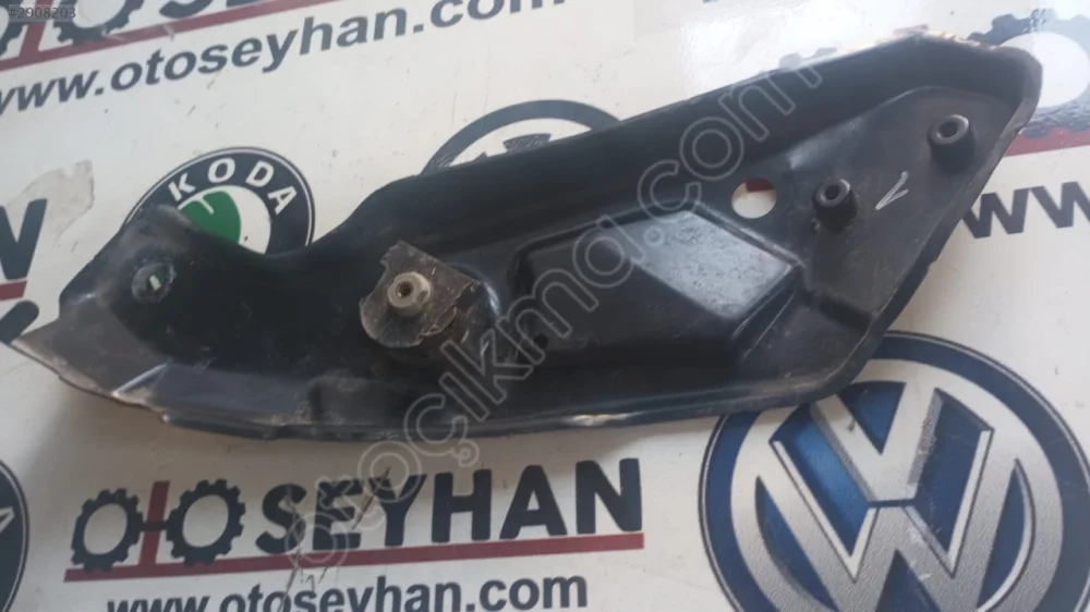 5F0806930 Seat Leon 2015 sağ far üst saci
