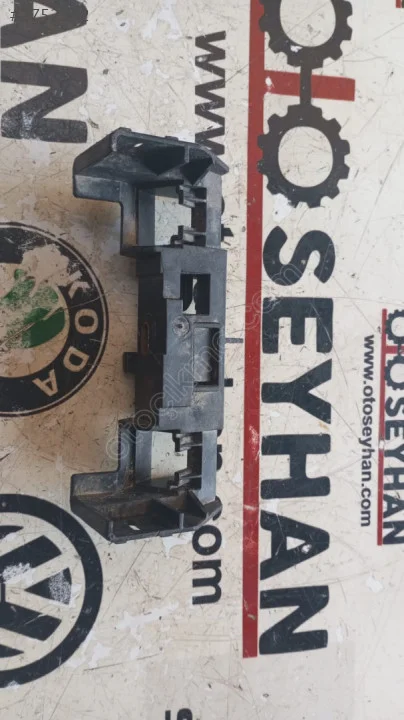 5H0861513 Golf 8 iç tesisat soket bağlantı braketi