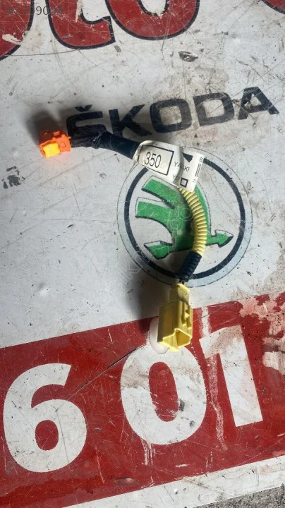8214002350A toyota corolla 2018 airbag sinyal kablosu