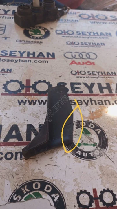 8K5945095 Audi A4 2014 bagaj kapağı stop lambası plastiği sol