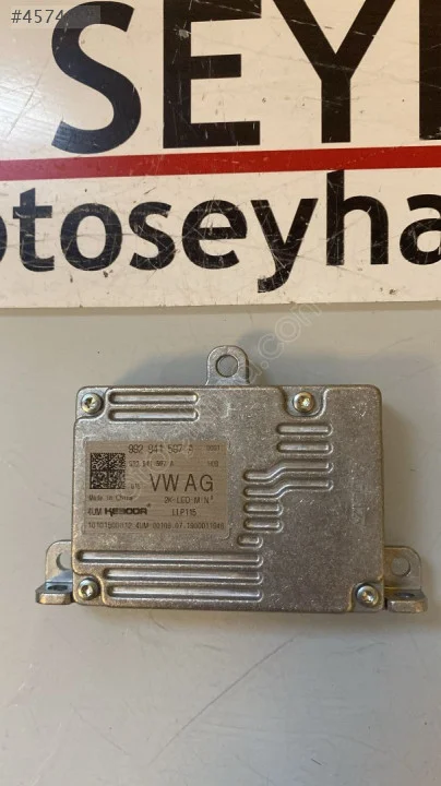 992941597A skoda superb scala led far beyni