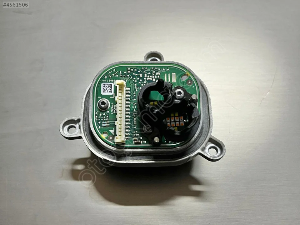 AUDİ A4 SAĞ KÖŞE FAR LED BEYNİ ORJİNAL 1305715396