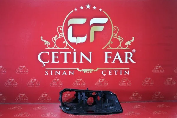 Audi̇ A8 Matri̇x Sağ Far Kasasi