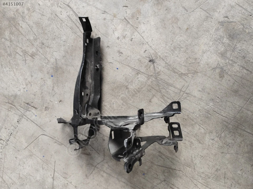 BMW F32 4SERİ FAR KİLİT YUVA SACI