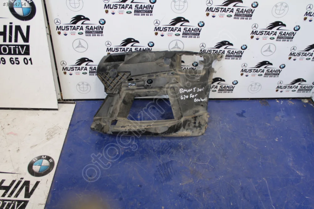 BMW G30 5 SERİ  SOL SİS FAR BRAKETİ