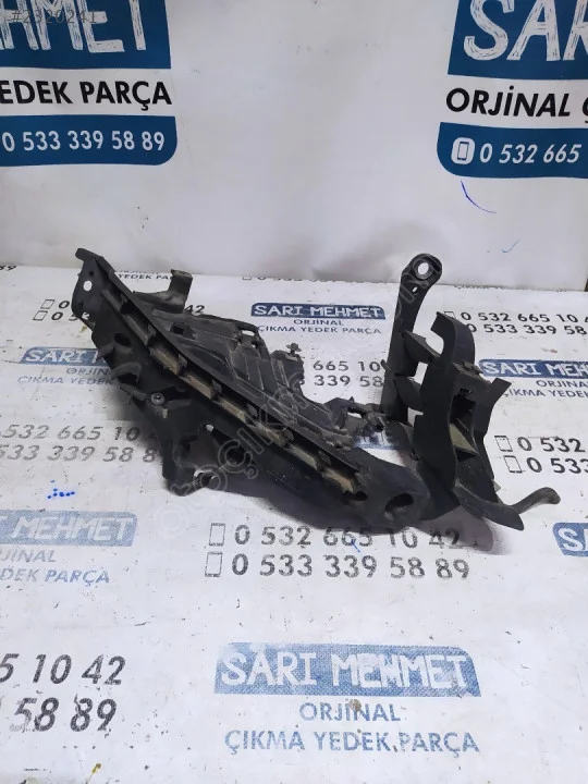 ÇIKMA AUDİ A4 SAĞ FAR ALT BRAKETİ 2008-2012 8K0805608