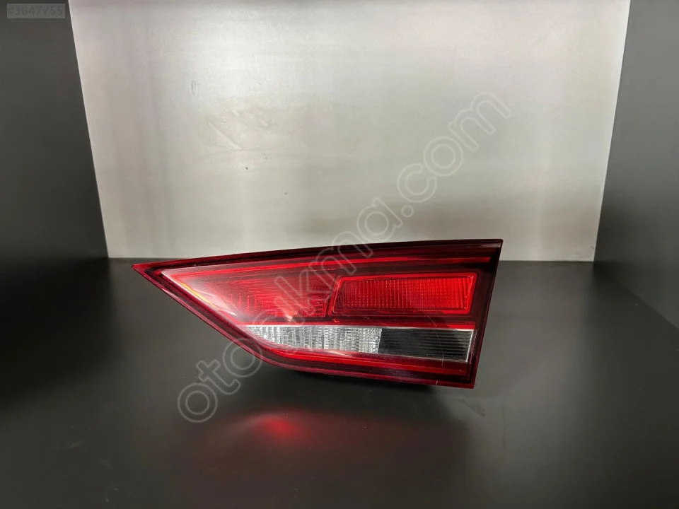 Çıkma Stop Lambası Sağ İç Arka Audi  A3 Sedan 8V5945076