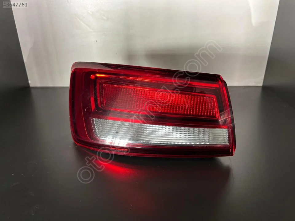 Çıkma Stop Lambası Sol Arka Dış Audi A3 Sedan 2017-2020 8V5945069