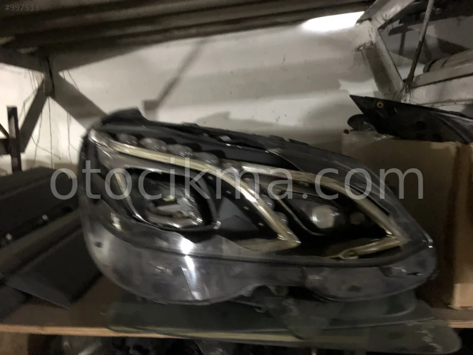 E serisi W212 sağ far camı kırık