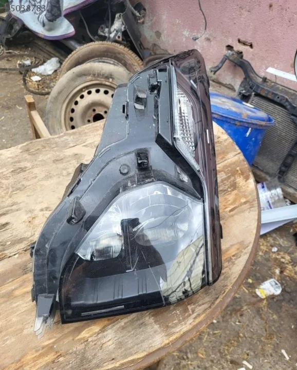 Ford Tourneo Courier Sağ Far