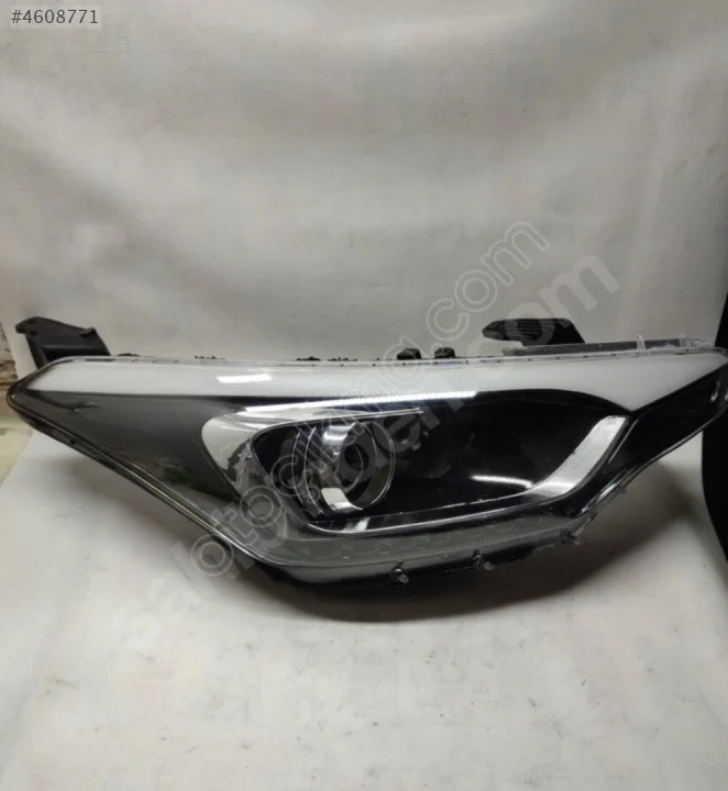 HYUNDAİ İ20 ORJİNAL ÇIKMA SAĞ FAR