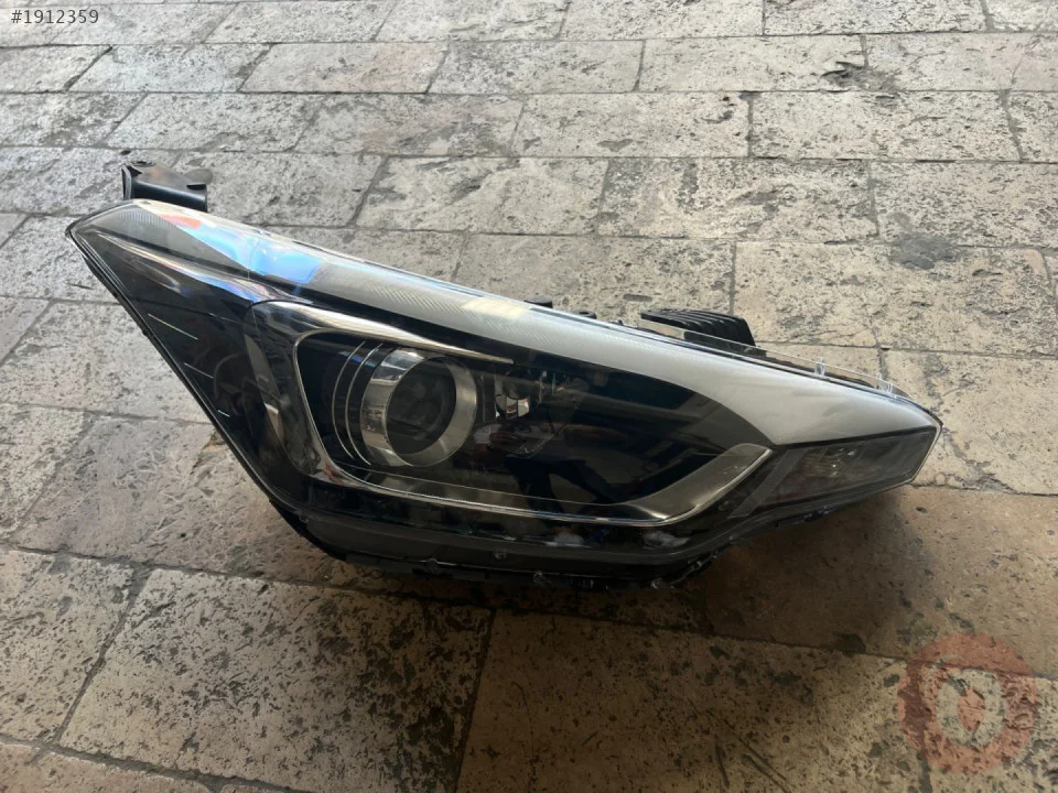 HYUNDAİ İ20 SAĞ ÖN FAR LEDLİ ORJİNAL ÇIKMA PARÇA