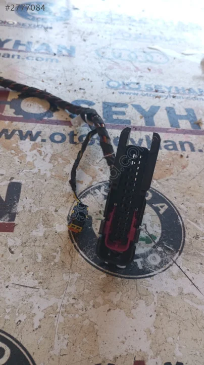 Jetta 2012 arka sağ kapı tesisat soketi yuvasi