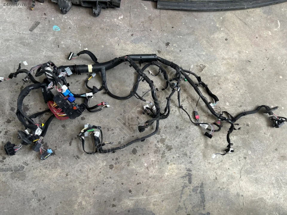 Megane 4 sigorta kutusu göğüs tesisatı 243800453R