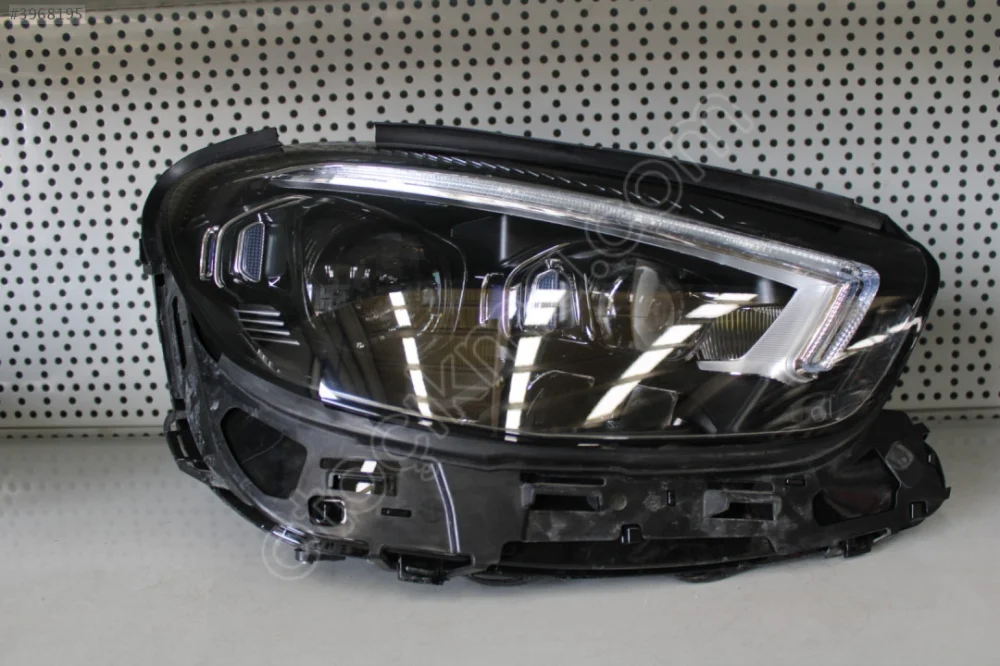 MERCEDES E SERİSİ W213 SAĞ ÖN FAR A2139066810