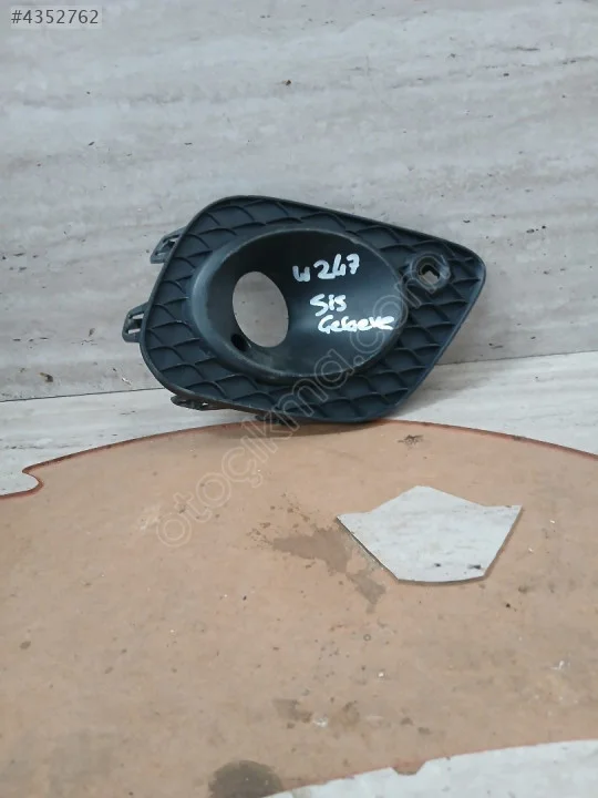 MERCEDES W243 SİS FAR ÇERÇEVE A 247 885 70 01