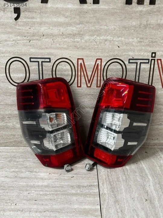 Mitsubishi L200 Takım Arka Sağ Sol Stop 8330B210