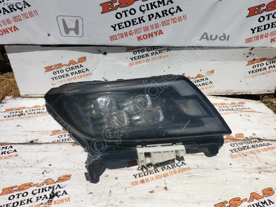 Nissan Navara Sağ Ön Far