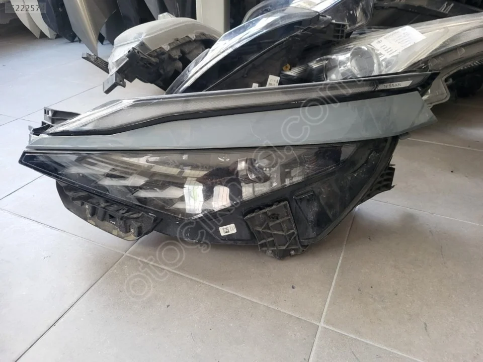 Nissan Qashqai Sol Far