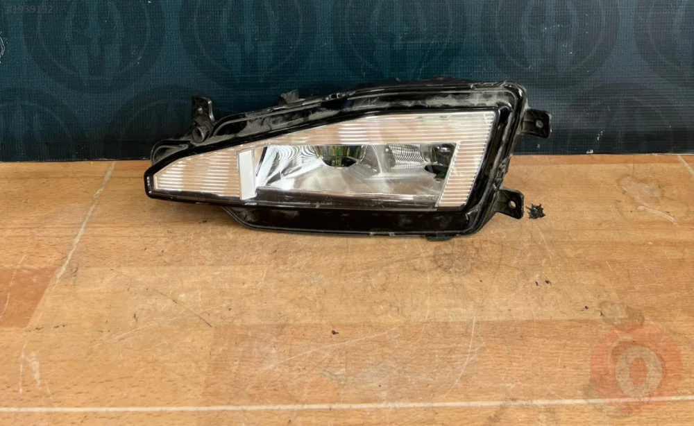 PASSAT B8.5 ÇIKMA ORJINAL  SAĞ SİS FARI