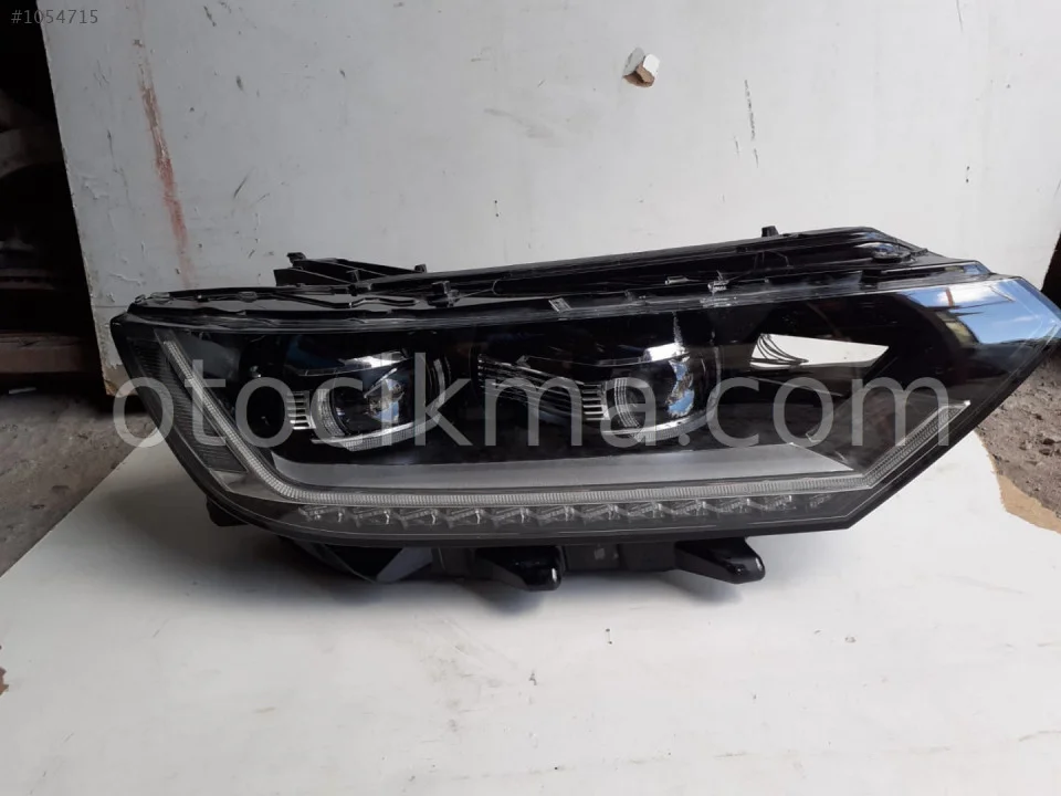 PASSAT B8 ÖN SAĞ FAR VE PASSAT TÜM ORJİNAL ÇIKMA PARÇALAR.