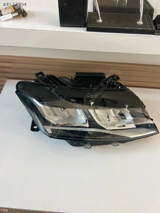 Peugeot 408 Ön Sağ Far