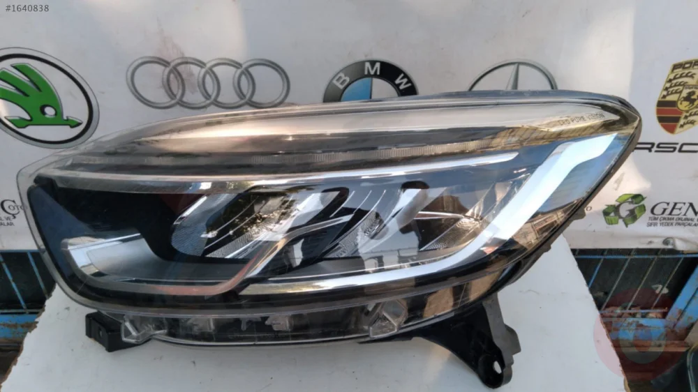 RENAULT CAPTUR FULL LEDLİ SOL ÖN FAR ORJINAL   ÇIKMA PARÇA