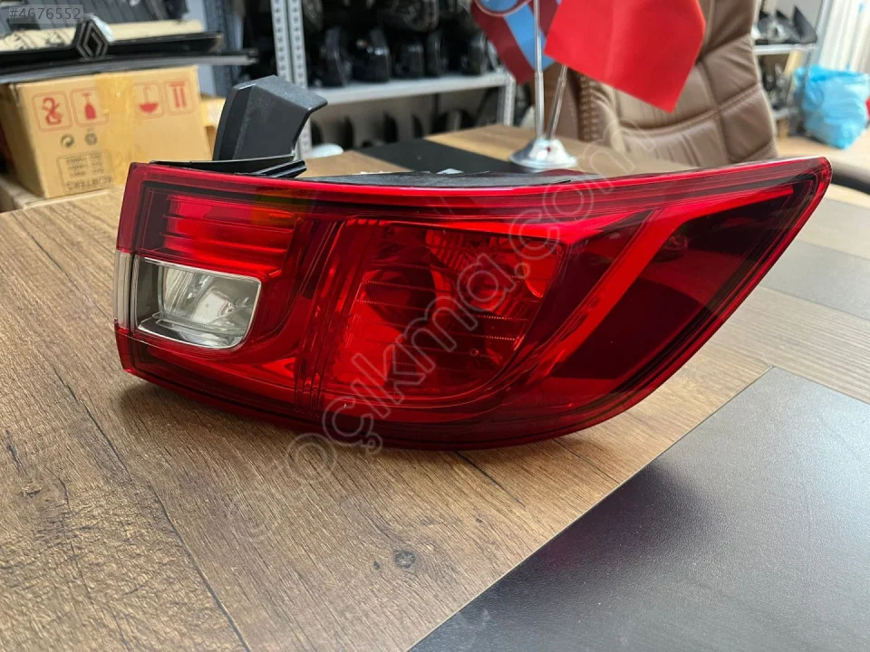 RENAULT CLİO 4 SAĞ STOP ORJİNAL