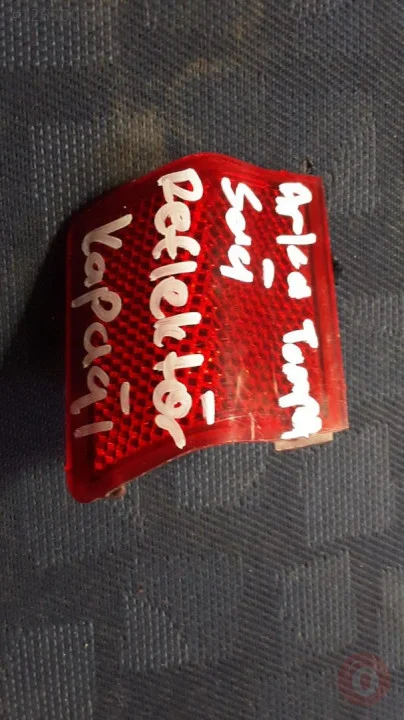 RENAULT SAFRANE ARKA TAMPON SAĞ REFLEKTÖR KAPAĞI