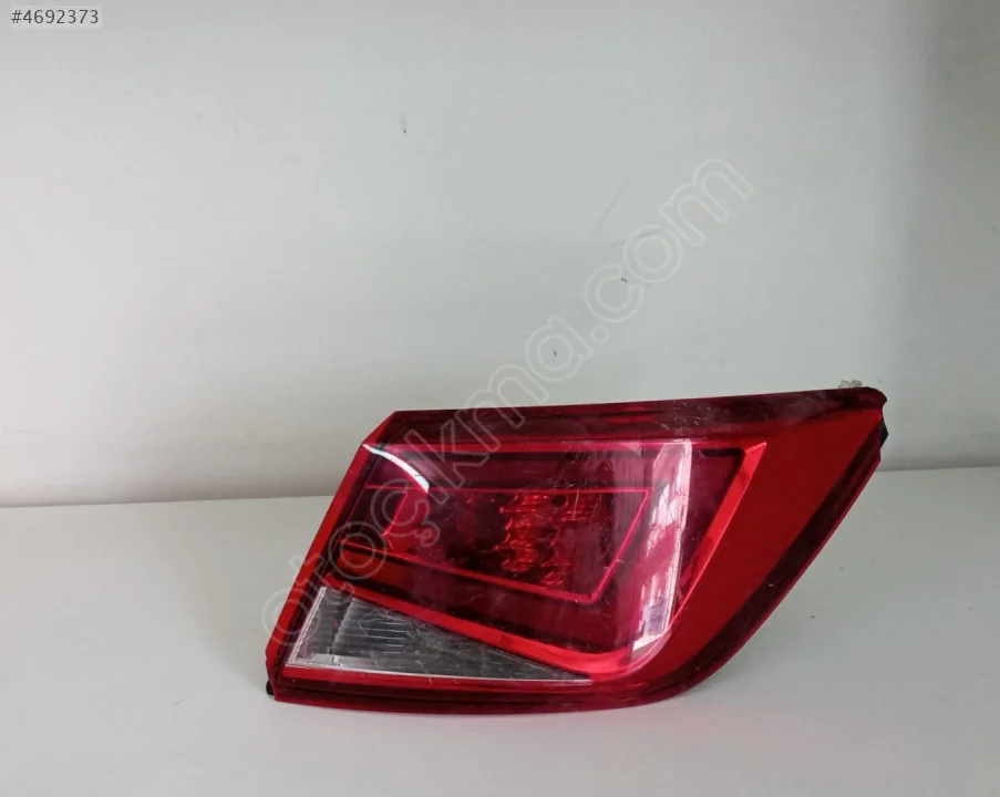 SEAT LEON ORJİNAL ÇIKMA SAĞ DIŞ STOP