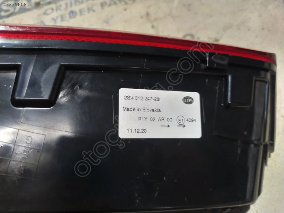 SIFIR ORJ AUDİ A4 SAĞ İÇ STOP 2SV012247-28