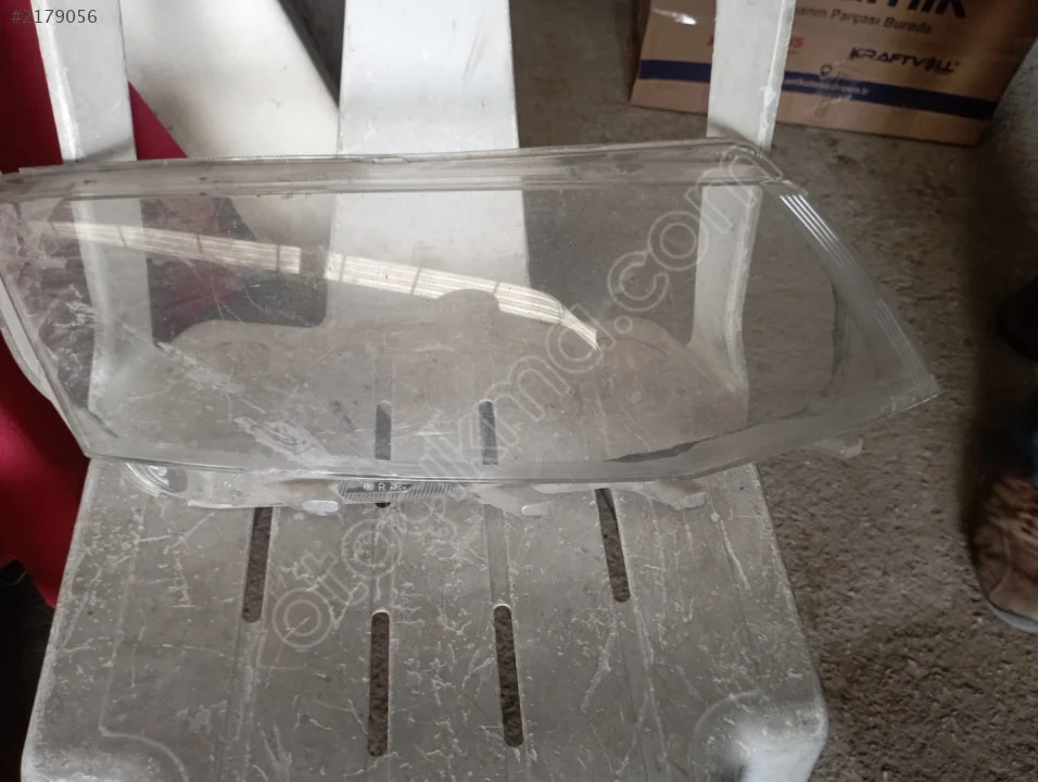 SKODA OCTAVİA 3.SAĞ FAR CAMI.1305631227