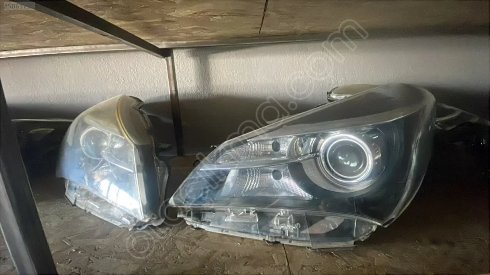 Toyota Yaris 2010-2026 Sağ Sol Far
