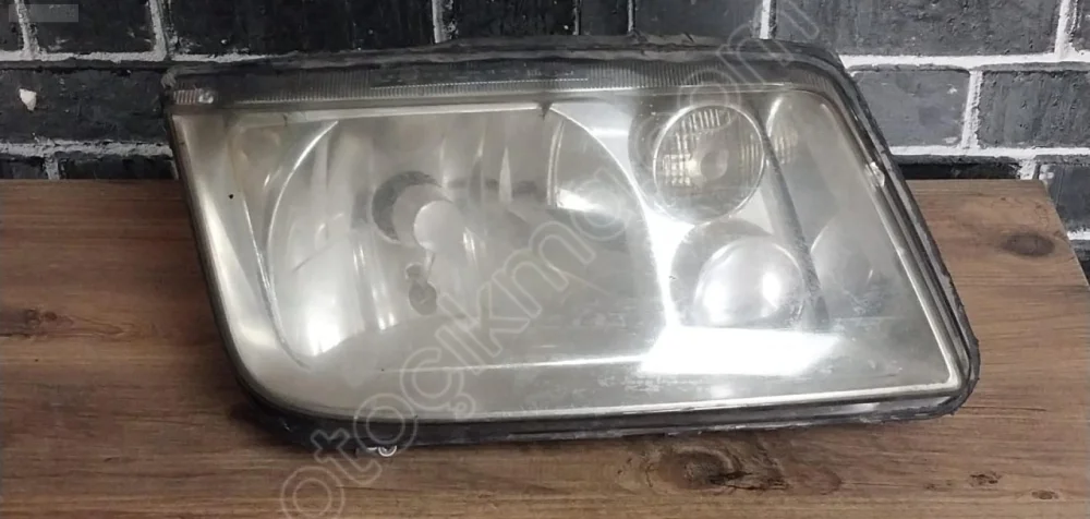 Volkswagen Bora Sağ Ön Far
