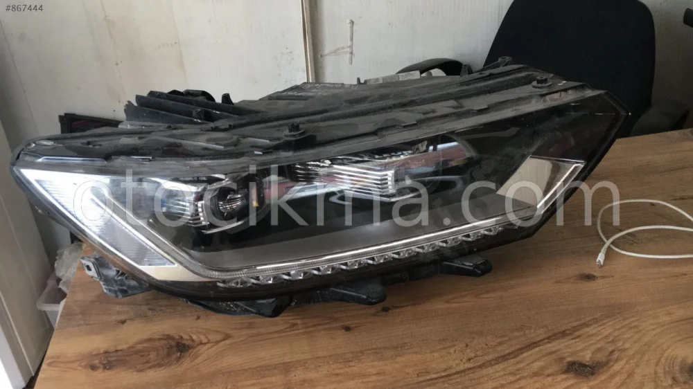 VOLKSWAGEN PASSAT SAĞ FAR VE PASSAT TÜM ÇIKMA PARÇALAR