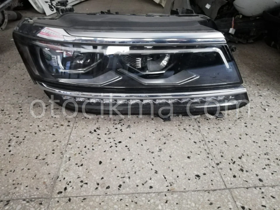 VOLKSWAGEN TİGUAN SAĞ FAR VE TÜM ÇIKMA PARÇALAR